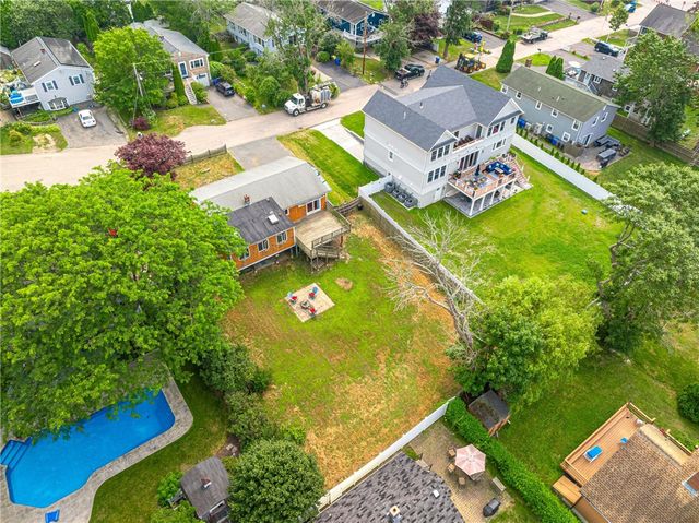47 Allston Avenue, Middletown, RI 02842