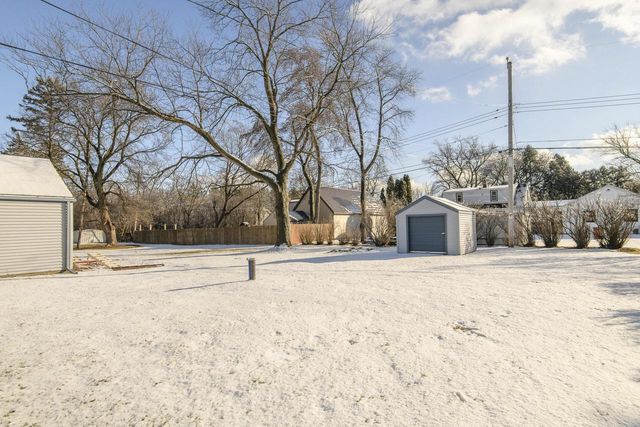 12509 W Park AVENUE, New Berlin, WI 53151