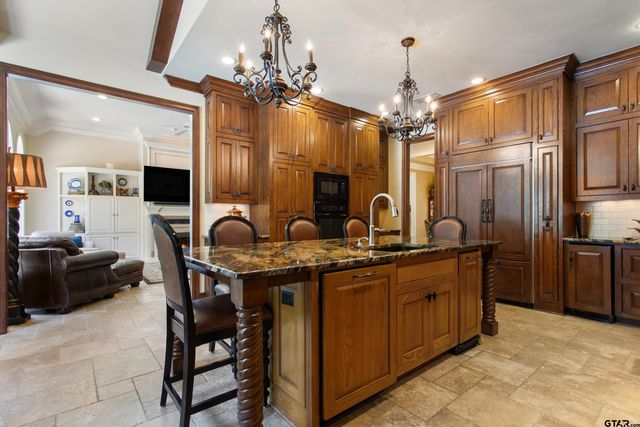 9301 Chisholm Trl, Tyler, TX 75703