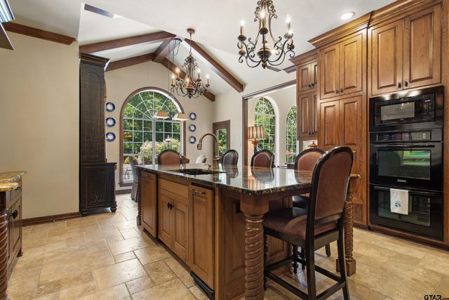 9301 Chisholm Trl, Tyler, TX 75703