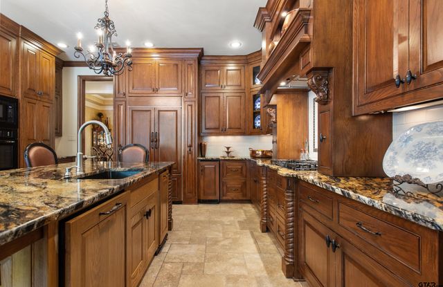 9301 Chisholm Trl, Tyler, TX 75703