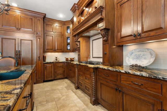 9301 Chisholm Trl, Tyler, TX 75703