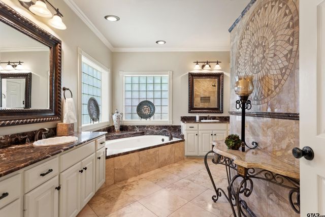 9301 Chisholm Trl, Tyler, TX 75703