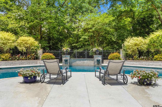 9301 Chisholm Trl, Tyler, TX 75703