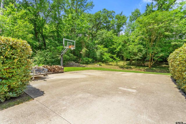 9301 Chisholm Trl, Tyler, TX 75703