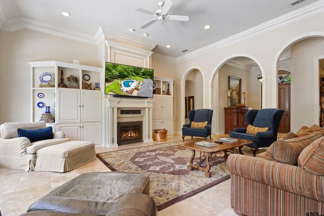 9301 Chisholm Trl, Tyler, TX 75703