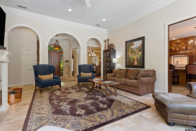 9301 Chisholm Trl, Tyler, TX 75703