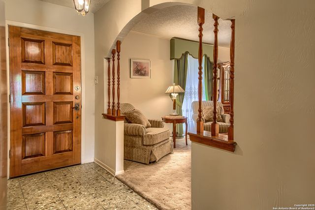 207 Mary Louise Drive, San Antonio, TX 78201