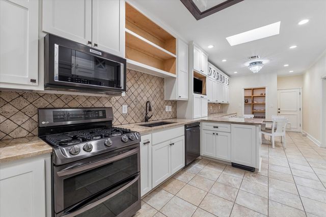 9608 Bayou Brook Street, Houston, TX 77063