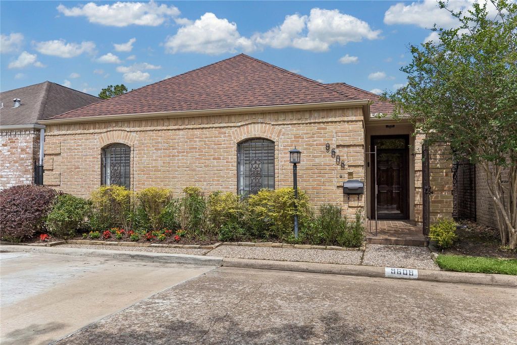 9608 Bayou Brook Street, Houston, TX 77063