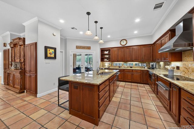 1714 continental, Pleasanton, TX 78064