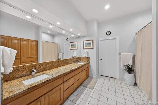 1714 continental, Pleasanton, TX 78064