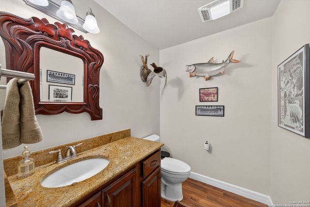 1714 continental, Pleasanton, TX 78064