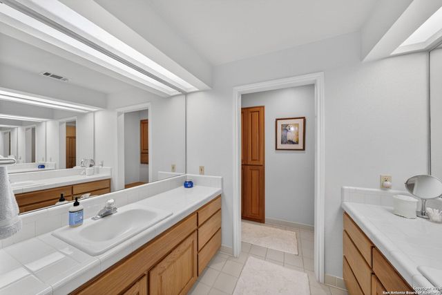 1714 continental, Pleasanton, TX 78064