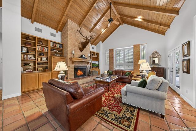 1714 continental, Pleasanton, TX 78064