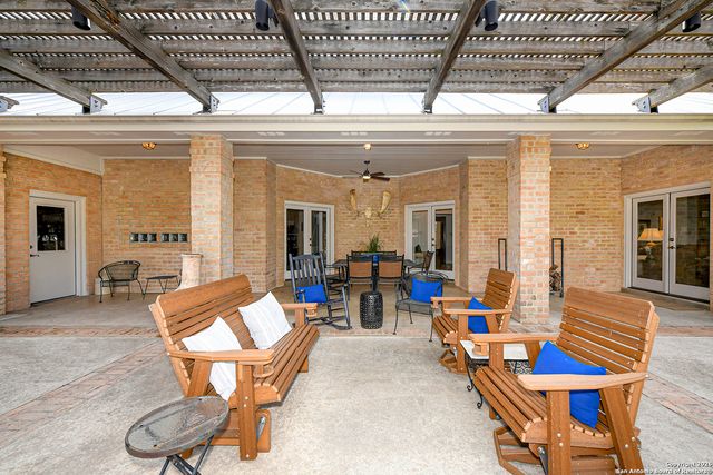 1714 continental, Pleasanton, TX 78064