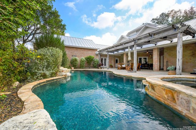 1714 continental, Pleasanton, TX 78064