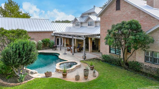 1714 continental, Pleasanton, TX 78064