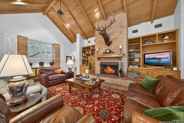 1714 continental, Pleasanton, TX 78064