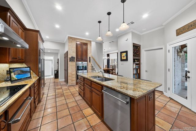 1714 continental, Pleasanton, TX 78064