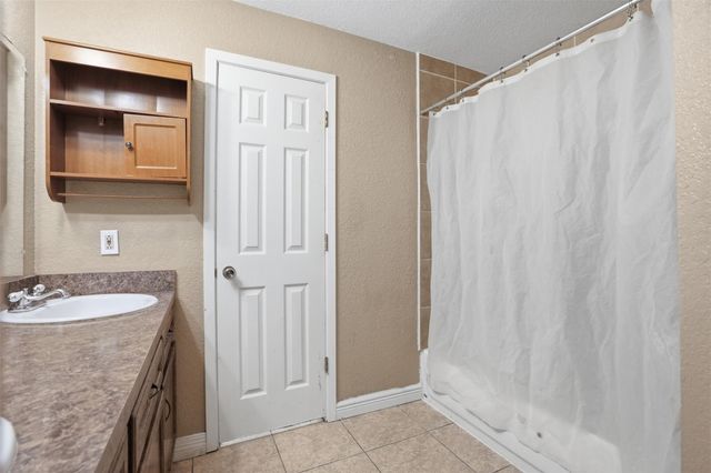 8131 Warren Road, Houston, TX 77040