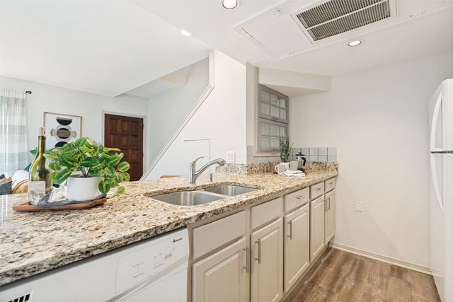 2710 Douglas Avenue 114, Dallas, TX 75219