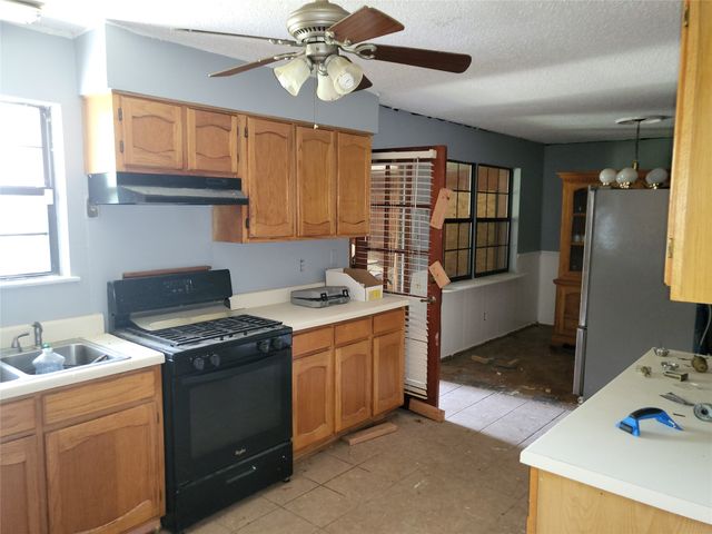 7825 Gaston Avenue, Fort Worth, TX 76116
