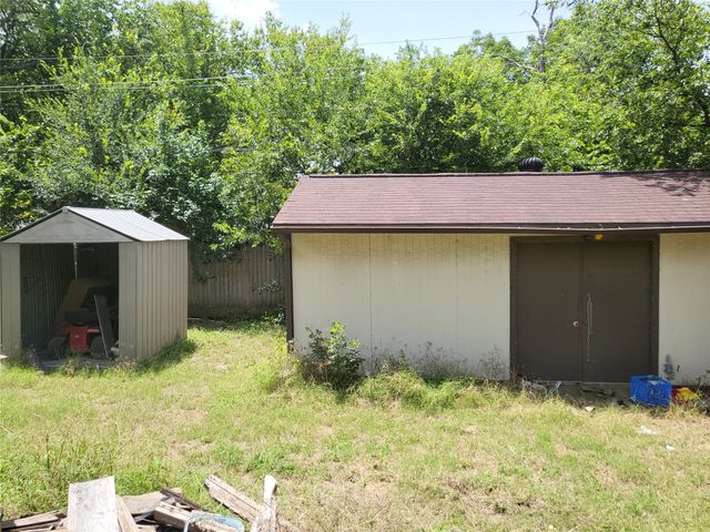 7825 Gaston Avenue, Fort Worth, TX 76116
