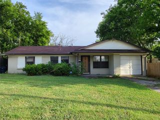 7825 Gaston Avenue, Fort Worth, TX 76116