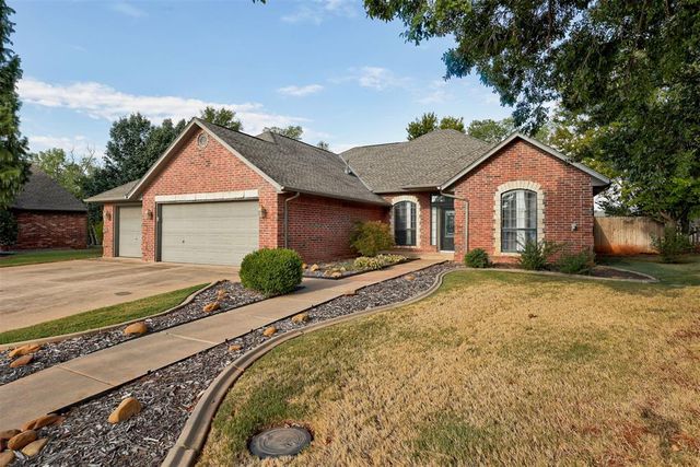 1772 Lake Shadows Court, Edmond, OK 73012