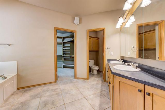 1772 Lake Shadows Court, Edmond, OK 73012