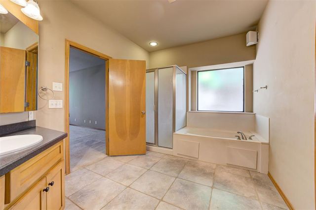 1772 Lake Shadows Court, Edmond, OK 73012