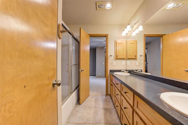 1772 Lake Shadows Court, Edmond, OK 73012