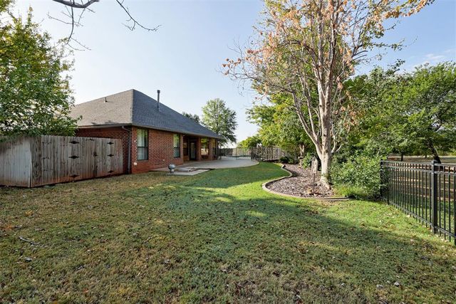 1772 Lake Shadows Court, Edmond, OK 73012