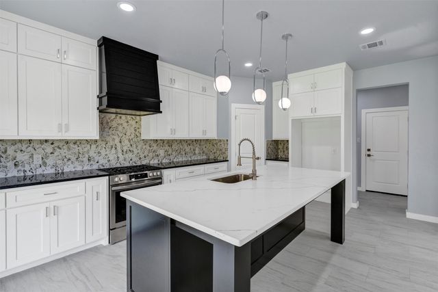 588 Highview Court, Godley, TX 76044