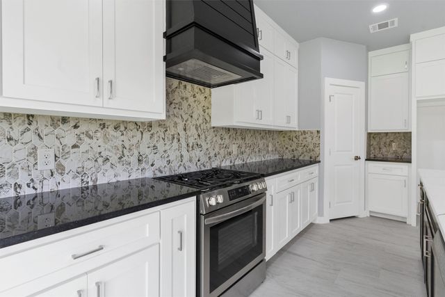 588 Highview Court, Godley, TX 76044