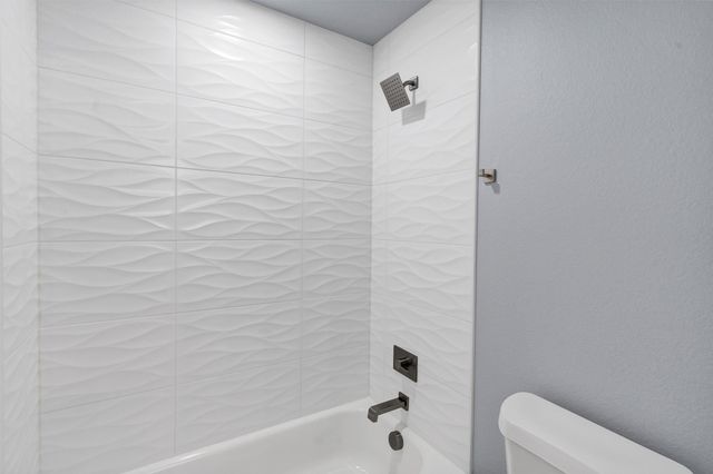 588 Highview Court, Godley, TX 76044