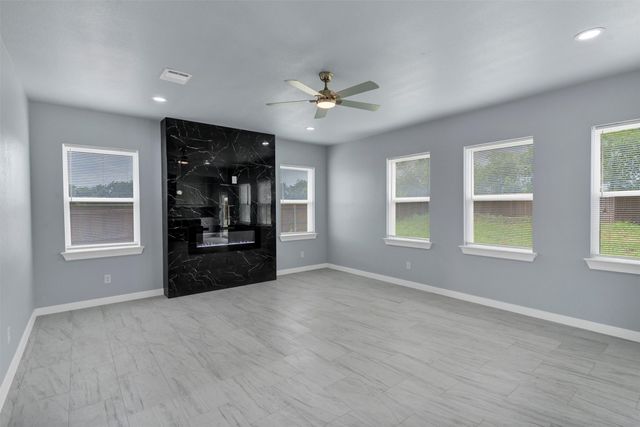 588 Highview Court, Godley, TX 76044