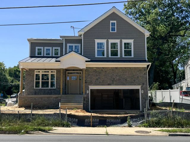 2221 HUNTINGTON AVE, Alexandria, VA 22303
