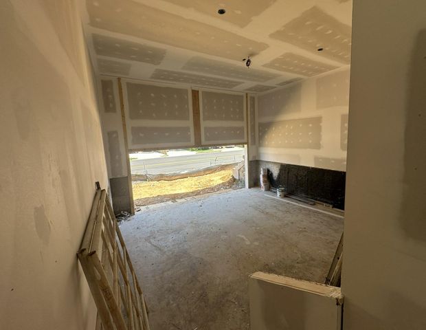 2221 HUNTINGTON AVE, Alexandria, VA 22303