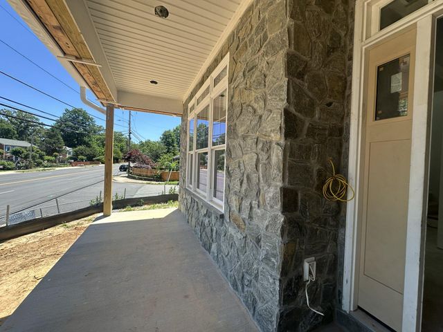 2221 HUNTINGTON AVE, Alexandria, VA 22303