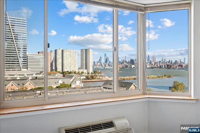 65 2nd Street 1006, Jersey City, NJ 07302