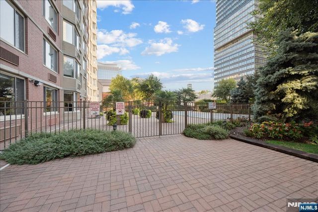 65 2nd Street 1006, Jersey City, NJ 07302