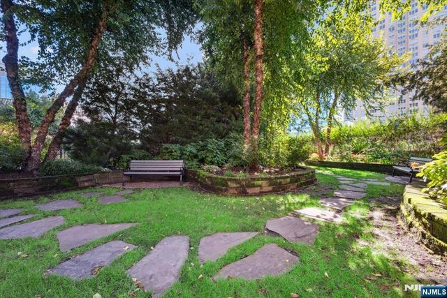 65 2nd Street 1006, Jersey City, NJ 07302