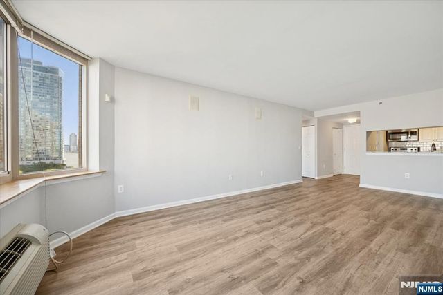 65 2nd Street 1006, Jersey City, NJ 07302