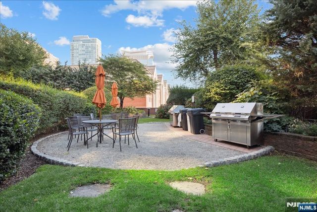 65 2nd Street 1006, Jersey City, NJ 07302