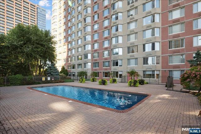 65 2nd Street 1006, Jersey City, NJ 07302