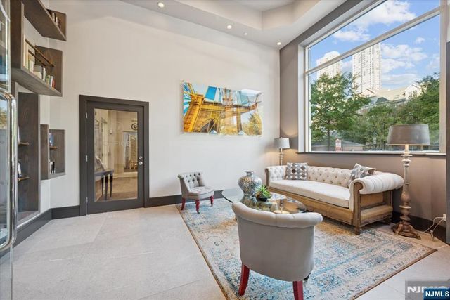 65 2nd Street 1006, Jersey City, NJ 07302