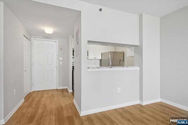 65 2nd Street 1006, Jersey City, NJ 07302