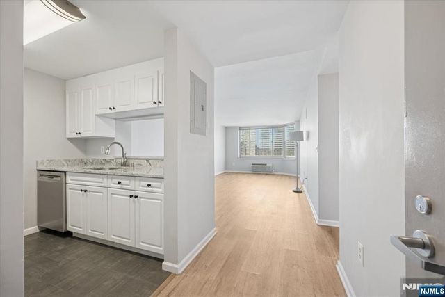 65 2nd Street 1006, Jersey City, NJ 07302